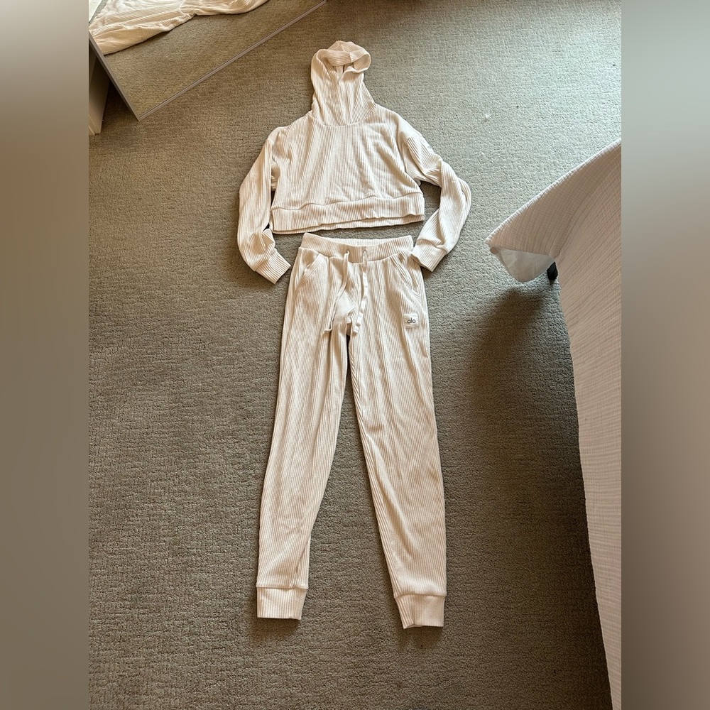 Alo sweat set